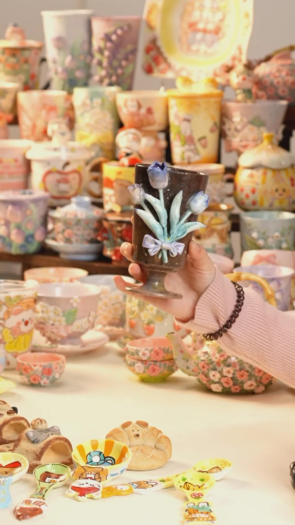 摆件陶景德镇釉下彩手绘设计师款陶瓷