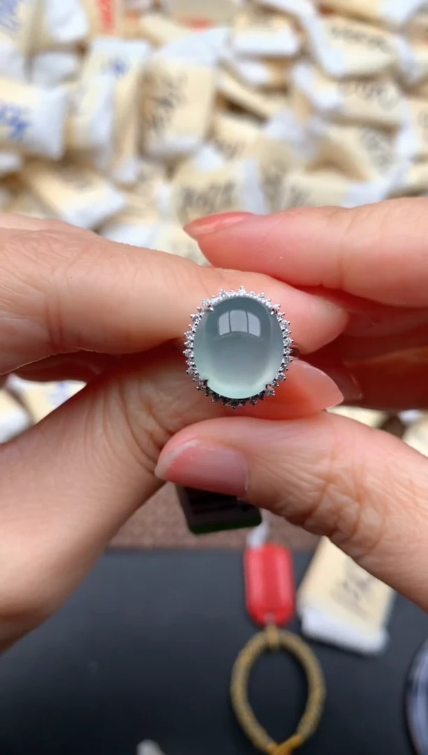 18K金镶嵌挂件翡翠一