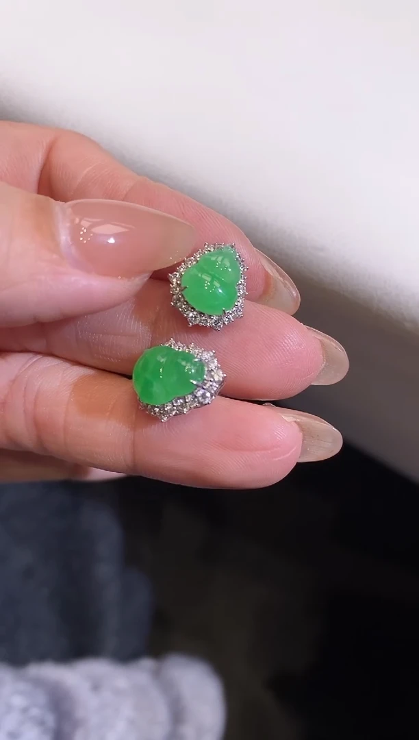 18K金镶嵌翡翠耳饰耳钉