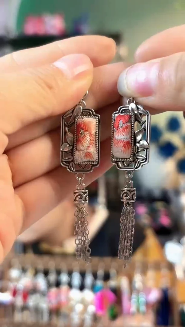 彩云南阁非遗老绣饰品690*