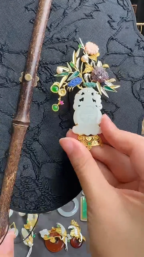 颈饰银S925镶嵌和田玉胸针