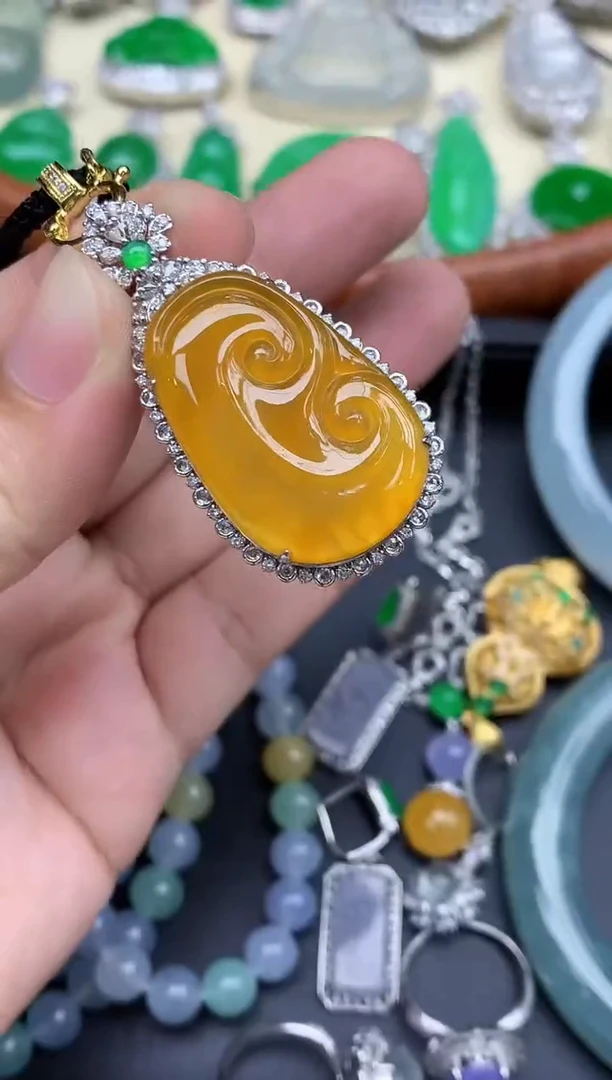 颈饰18K金镶嵌翡翠710-中国好珍宝