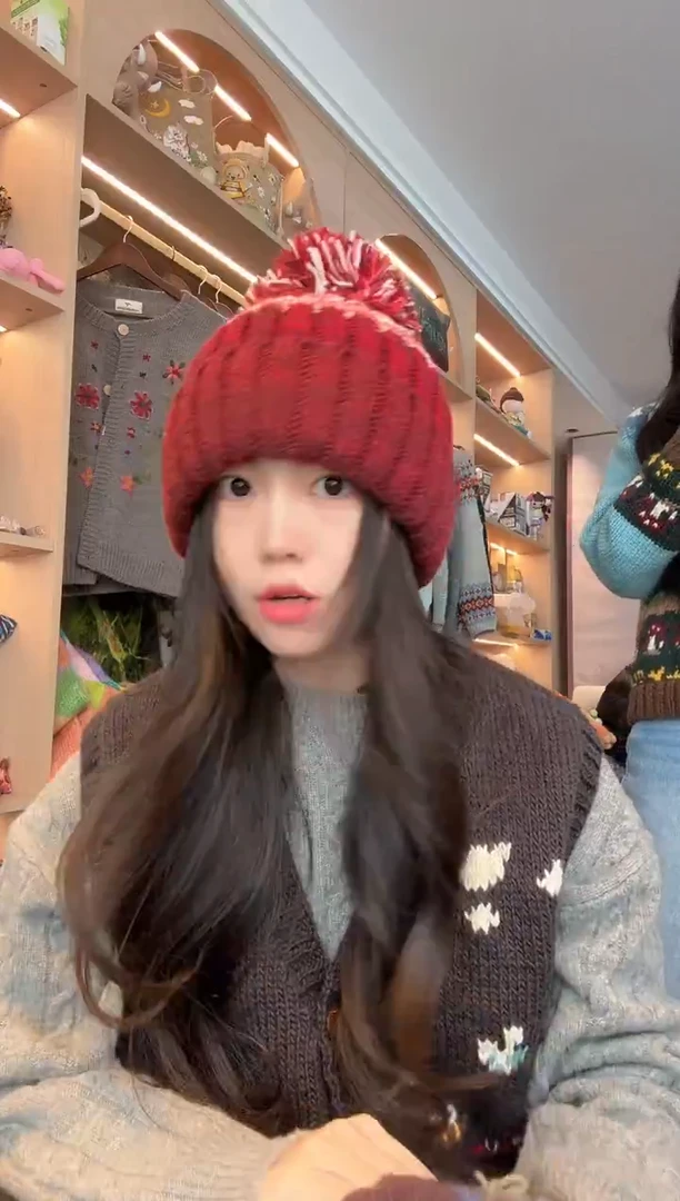 羊毛新年红翻边帽