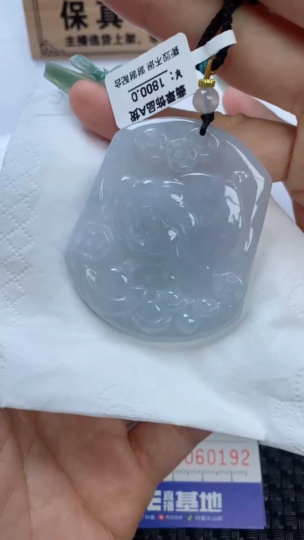 翡翠未镶嵌颈饰