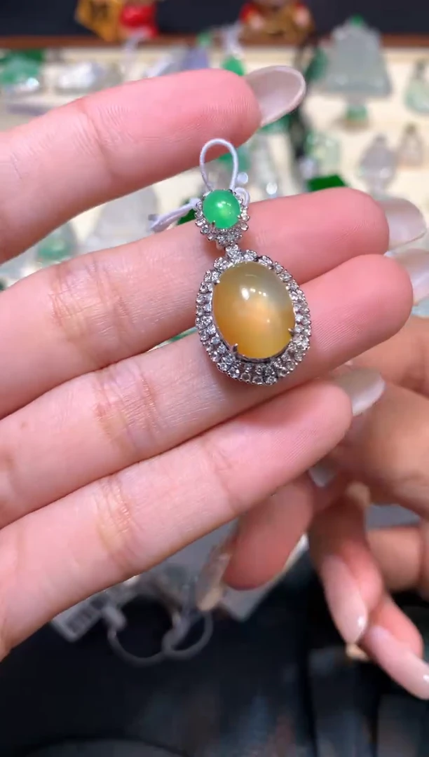 颈饰18K金镶嵌翡翠1