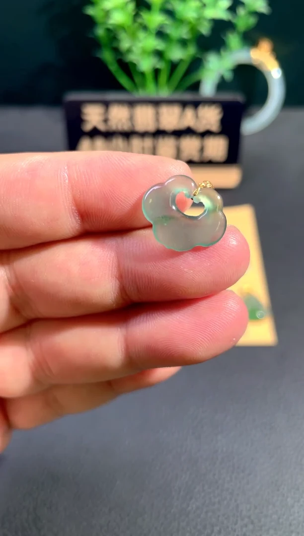 颈饰18K金镶嵌翡翠翡翠