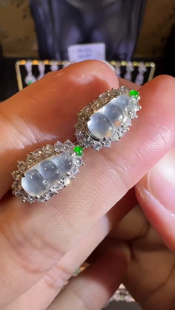 【闪购商品】翡翠耳饰18K金镶嵌玻璃种福豆耳包