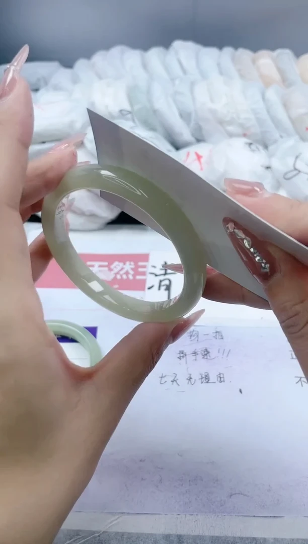 【闪购商品】石英质玉手镯未镶嵌218/62