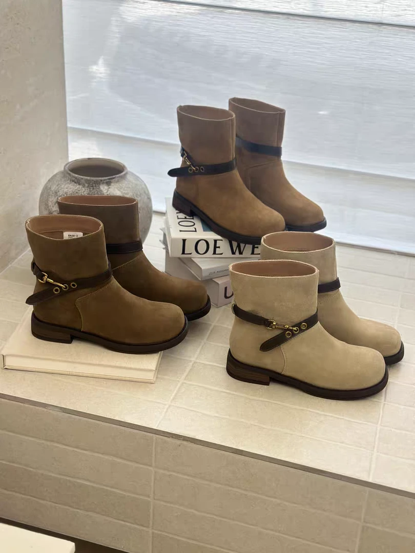 学院风修面皮韩版女皮带扣马丁靴秋冬沙丘废土风百搭百搭经典女鞋