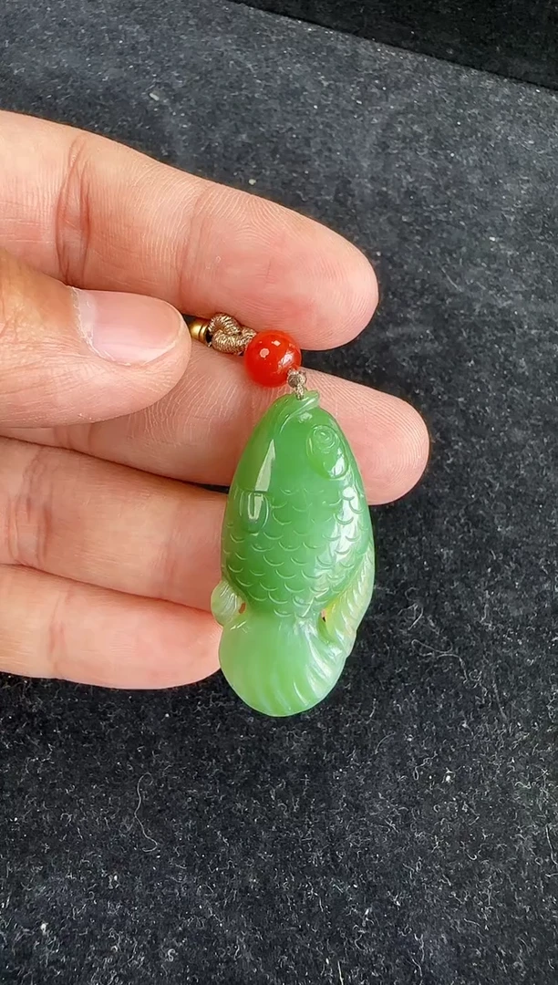 和田玉未镶嵌颈饰鱼