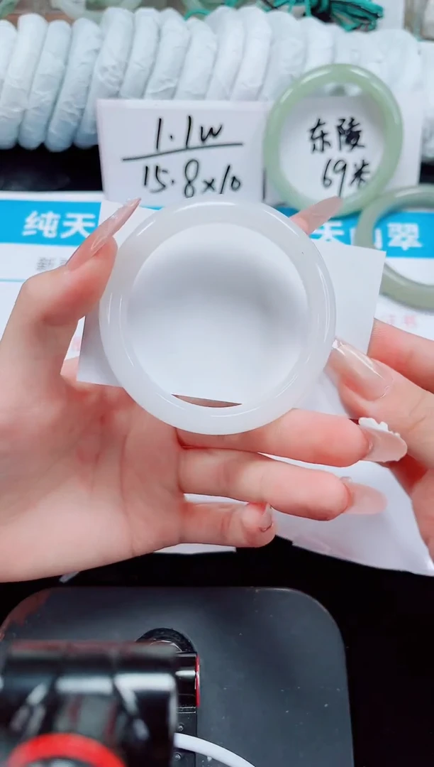 未镶嵌手镯石英质玉150-52/53