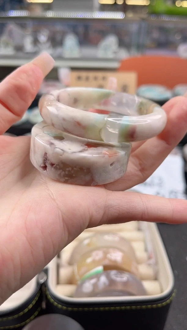 未镶嵌手镯石英质玉52圈口（赠品镯心）6882005