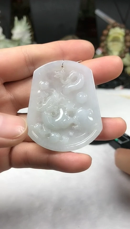翡翠挂件未镶嵌龙牌