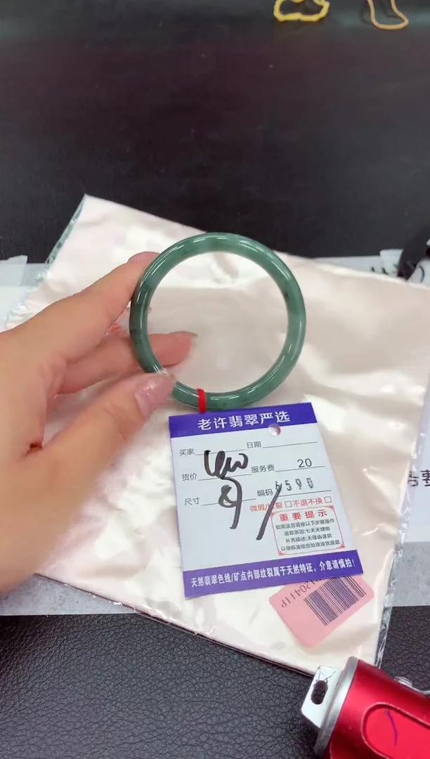 翡翠手镯未镶嵌1111111111111