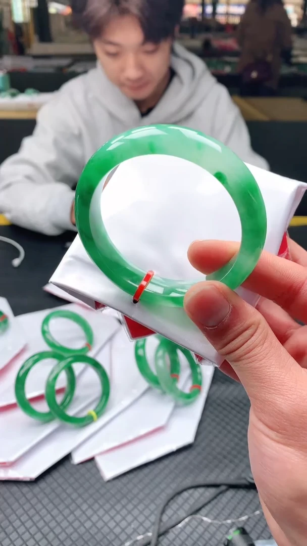 【闪购商品】石英质玉手镯未镶嵌1-天然非洲崔手镯
