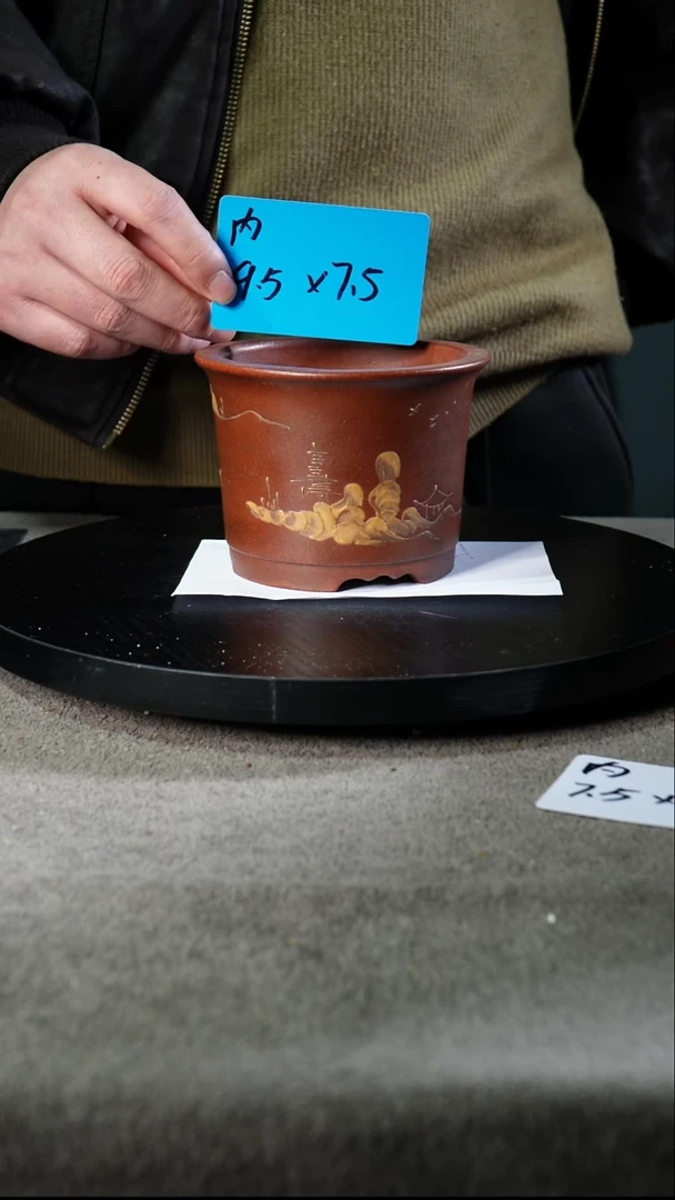 A宜兴紫砂小花盆