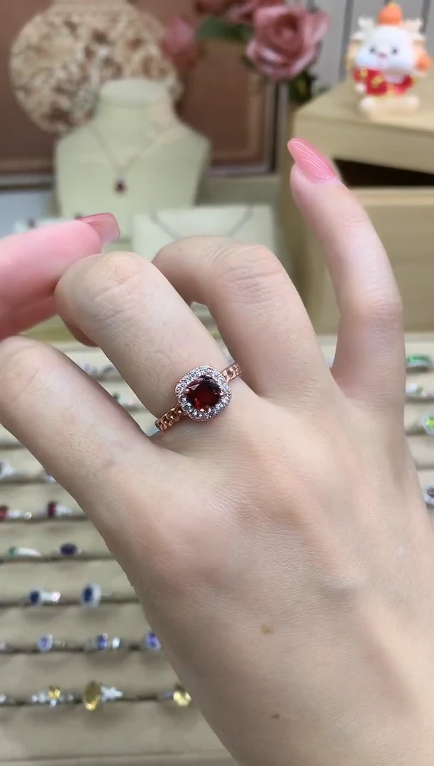 银S925镶嵌戒指石榴石方包