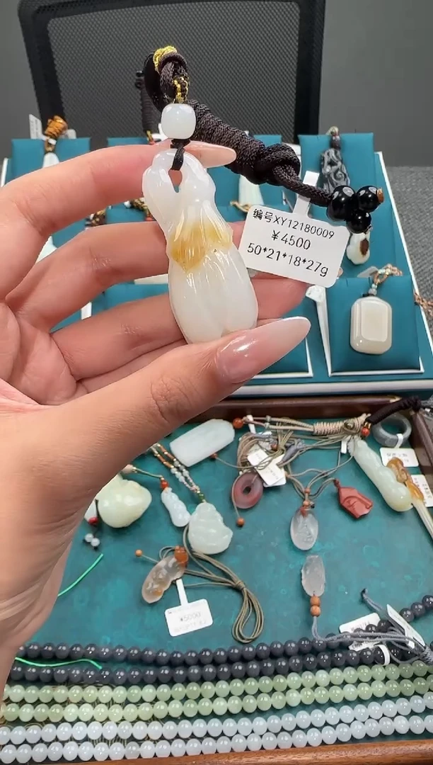 颈饰未镶嵌和田玉吊坠 XY