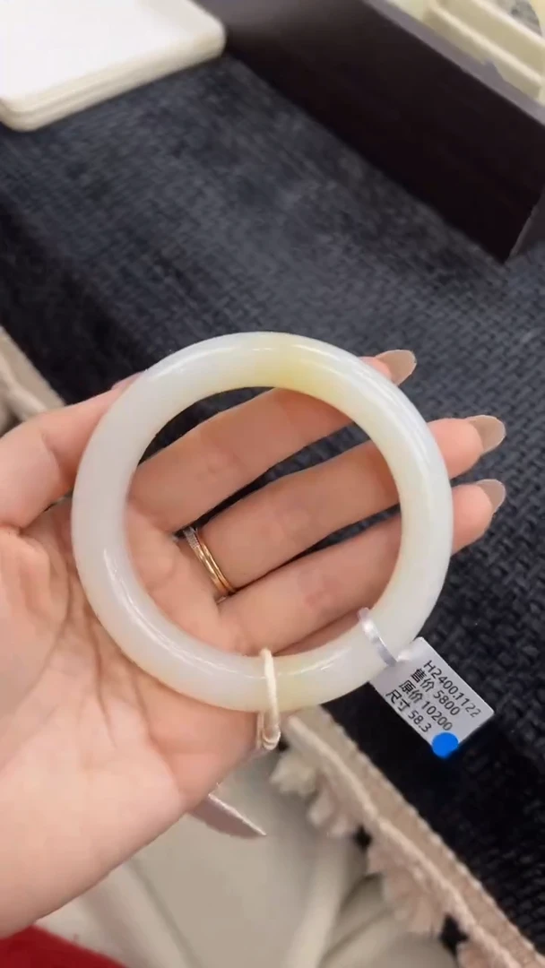 未镶嵌手镯和田玉58.3圈油油润润的小镯子