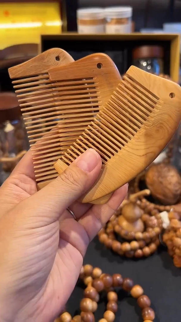 崖柏细齿梳随机发