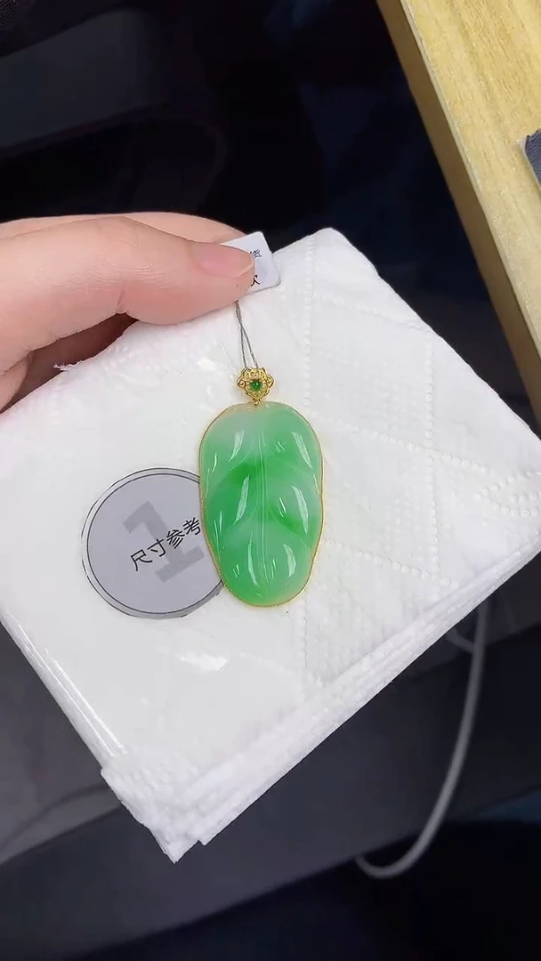 颈饰18K金镶嵌翡翠Y****姐天然缅甸A货百元以上9元证书费自理