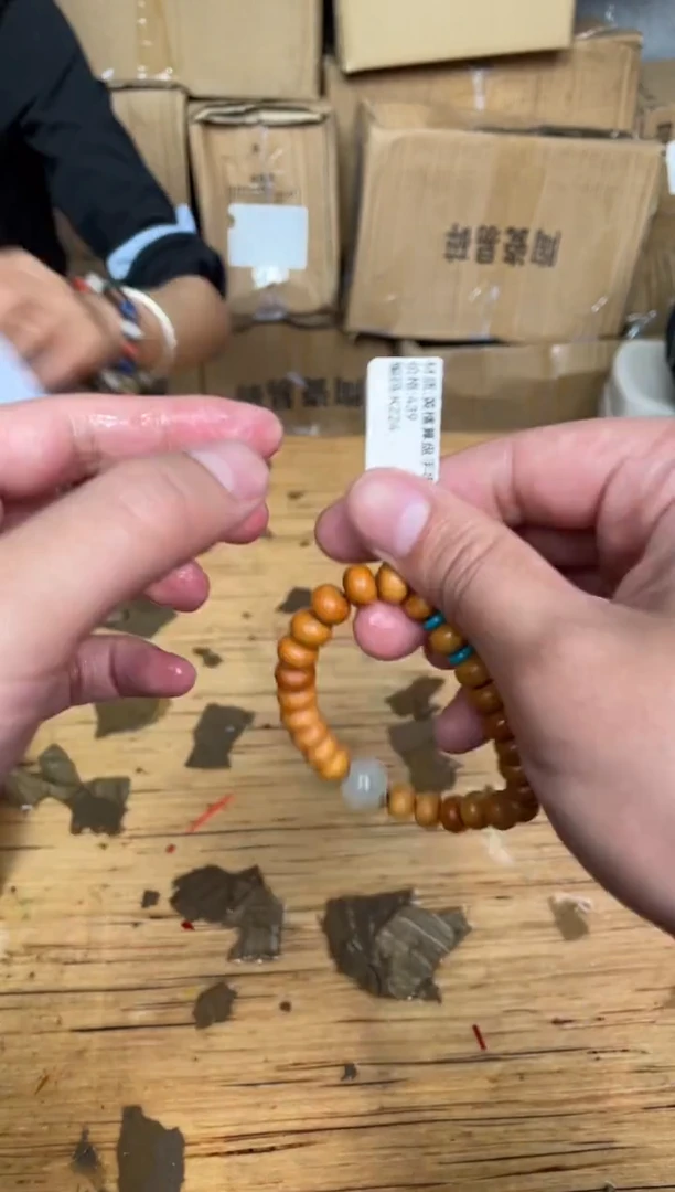 木质非金属捧月文创福利闪购商品无礼盒