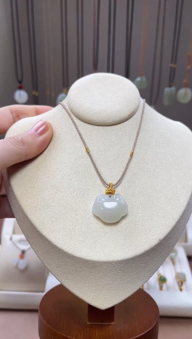 颈饰未镶嵌和田玉和田玉吊坠