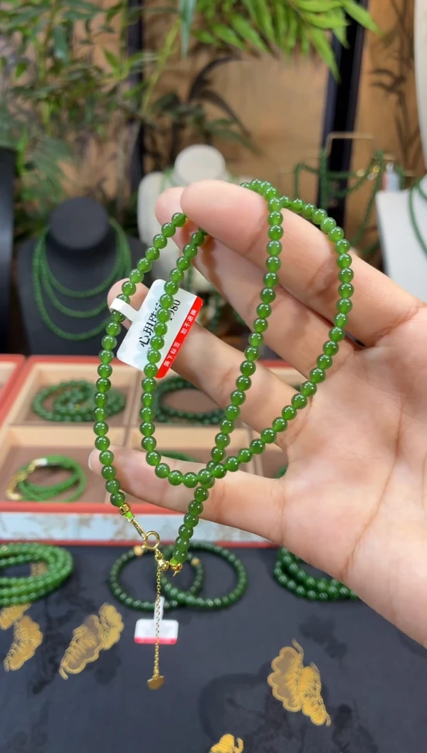 颈饰银S925镶嵌和田玉（碧玉）4辣绿无矿锁骨链