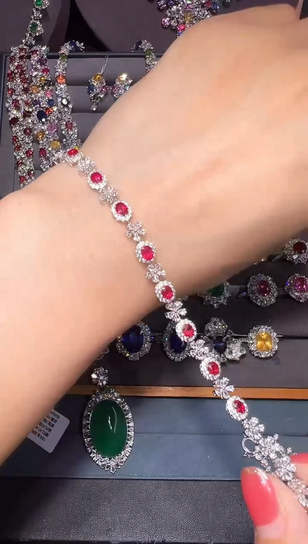 18K金镶嵌手链红宝石