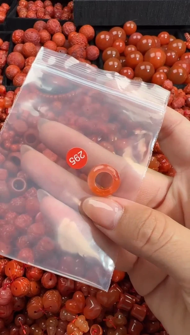 南红玛瑙未镶嵌颈饰1