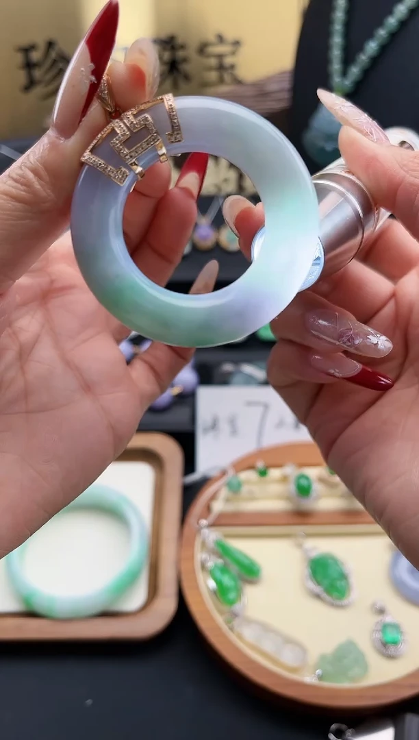 【闪购商品】翡翠颈饰18K金镶嵌翡翠甜甜圈