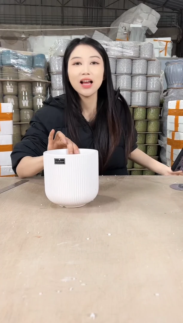 【闪购商品】陶瓷新款条纹哑白小号15x15