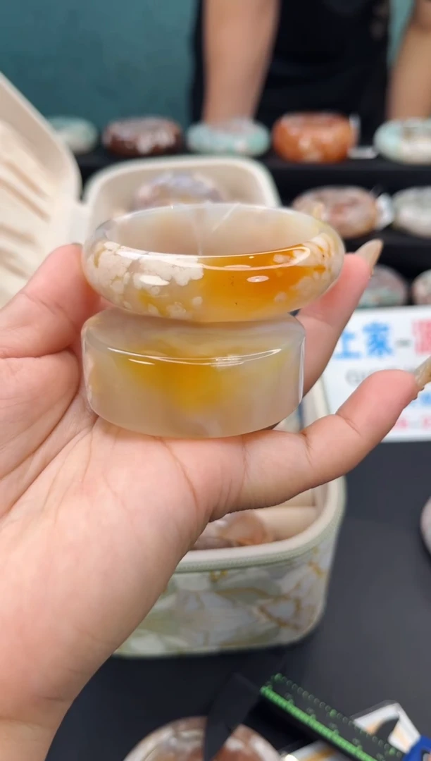 未镶嵌手镯石英质玉（56圈口）赠送镯心