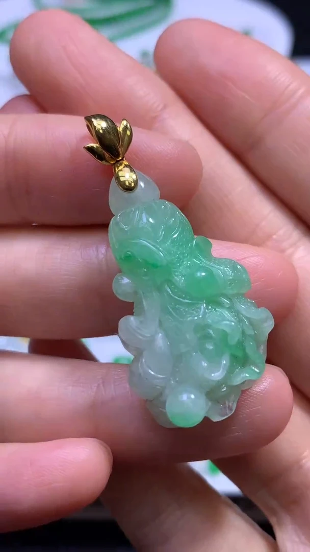 18K金镶嵌定制翡翠 白菜