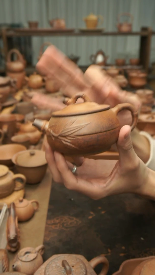 老岩泥原矿料   浮雕扁竹壶180ml