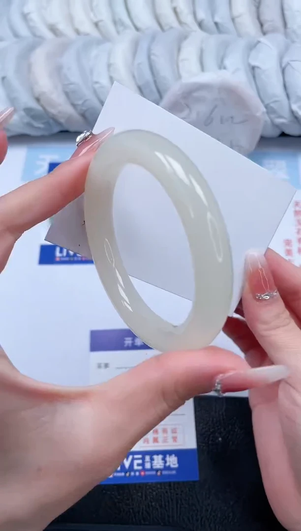 【闪购商品】石英质玉手镯未镶嵌T48-54.5