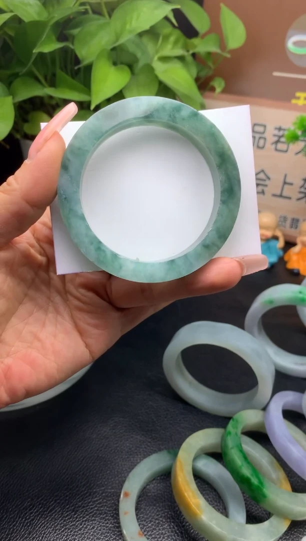 【闪购商品】定制翡翠定制未镶嵌毛胚手镯
