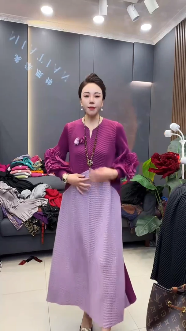 聚酯纤维（涤纶）紫色 袖子盘花裙