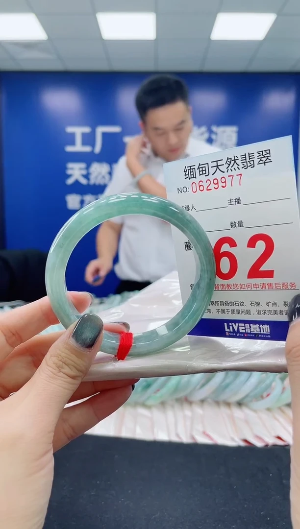 未镶嵌手镯翡翠天然翡翠手镯