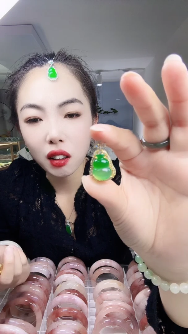未镶嵌颈饰玛瑙/玉髓小葫芦淡绿色