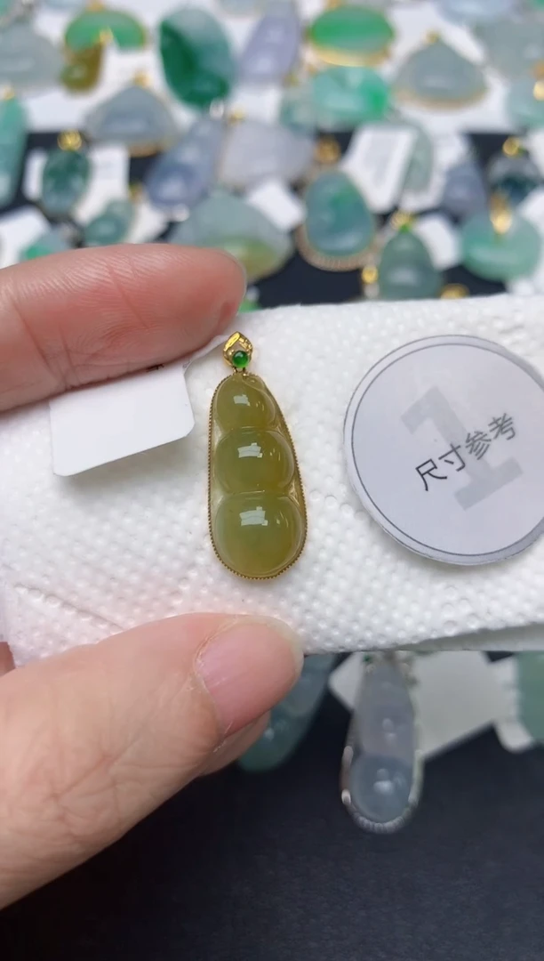 颈饰18K金镶嵌翡翠天然缅甸A货翡翠