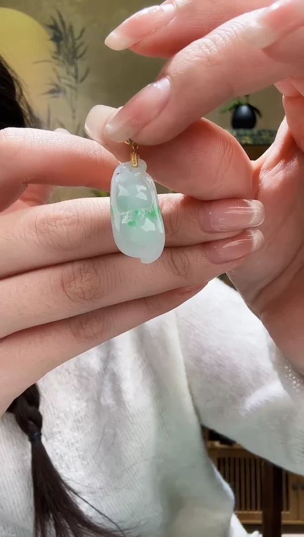 颈饰未镶嵌翡翠吊坠