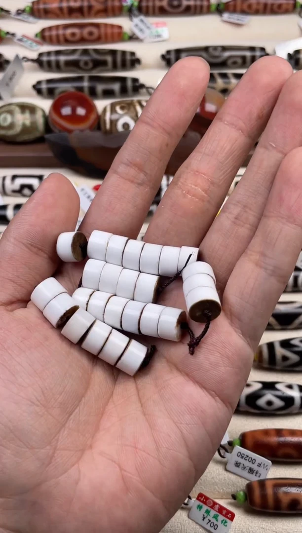玛瑙/玉髓裸珠托**** 26粒西亚剁珠10*6mm