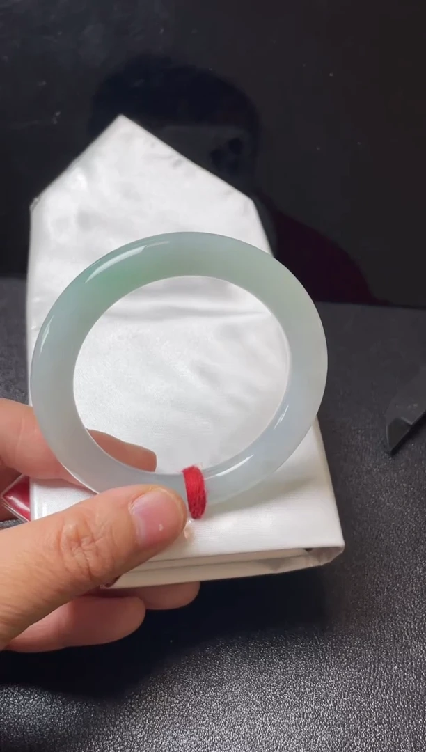 【闪购商品】翡翠手镯未镶嵌圆条51圈口 有纹