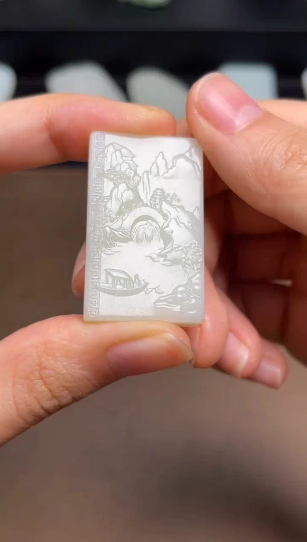 和田玉未镶嵌颈饰30 带巧雕