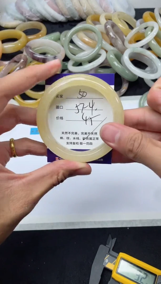 未镶嵌手镯石英质玉50