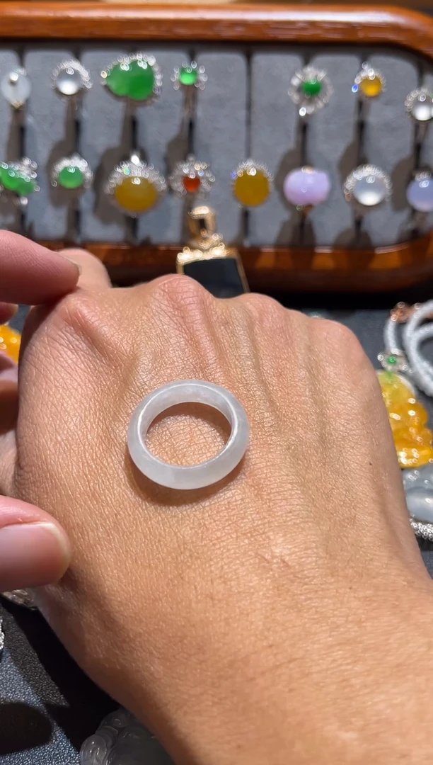 颈饰未镶嵌翡翠翡翠A货 多样性发其一