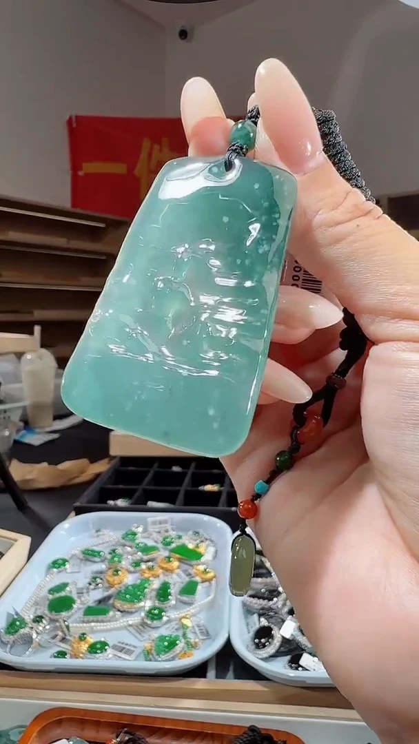 吊坠(不含链)未镶嵌翡翠山水牌（多样性发其一）