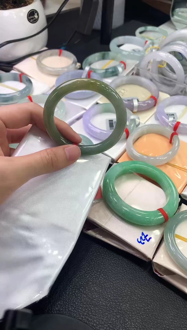 未镶嵌手镯翡翠5556 黄加绿圆条 16