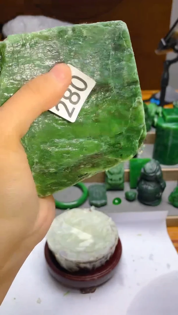 和田玉（碧玉）未镶嵌珠宝半成品1